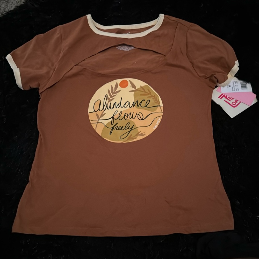 Brand new ‘abundance flows freely’ tee
